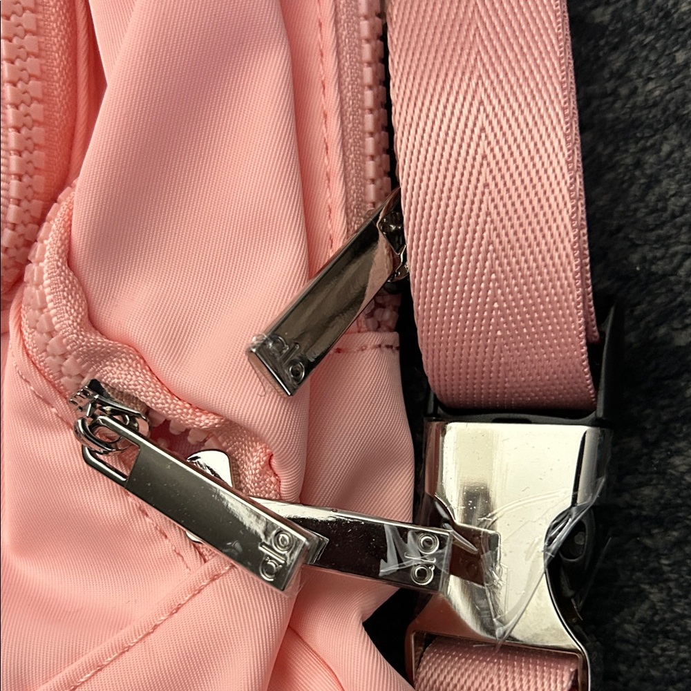 Alo Pink Belt Bag NWT - Picture 4 of 5